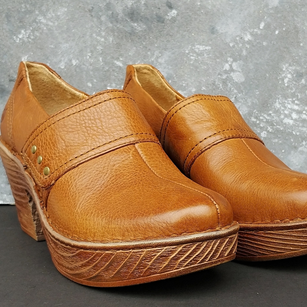 Born "Samira" Clogs in Golden Sand